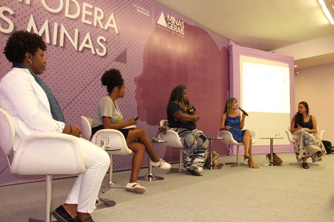 Integrantes da Roda de Conversa defenderam durante toda a discussão o debate sobre gêneros nas escolas. Foto: Franciele Xavier (SEE/MG)